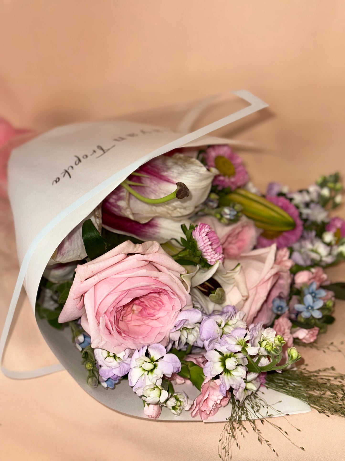 Putri White (Lily & Rose) Signature Bouquet