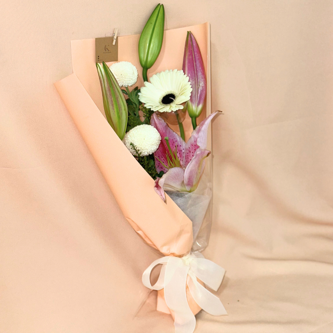Layne Lily Bouquet