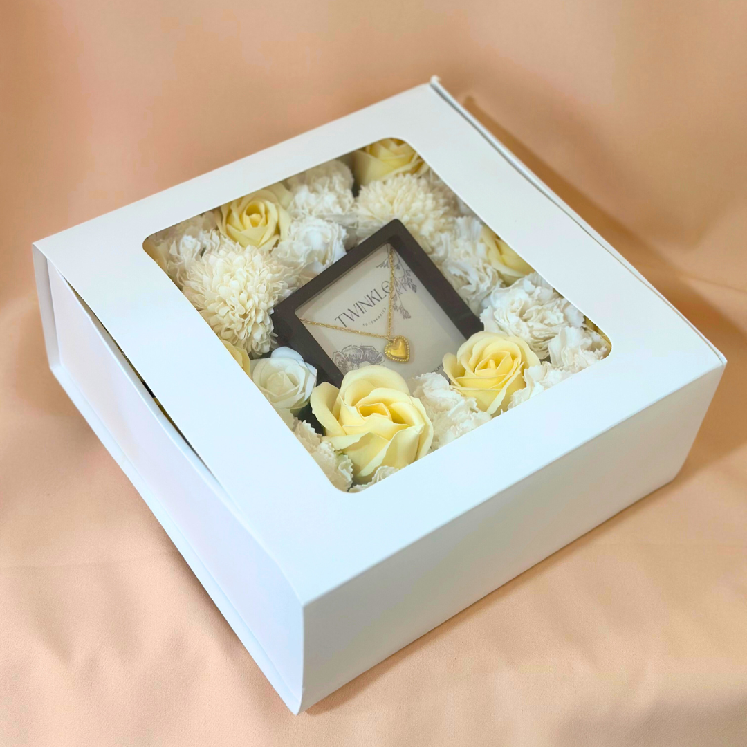 The Blooming Glam Soap Flower (Milana)